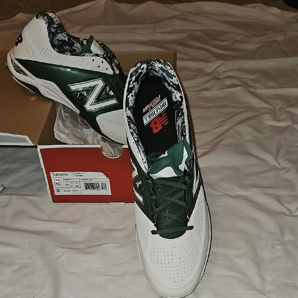 New Balance Forest Green and White Baseball Cleats